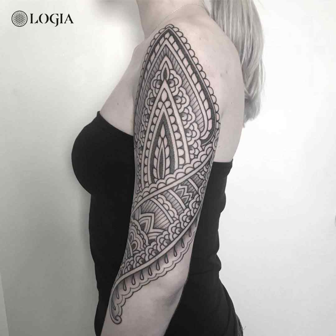 tatuajes-geometria-mandala-brazo-logia-barcelona-willian-spinola 